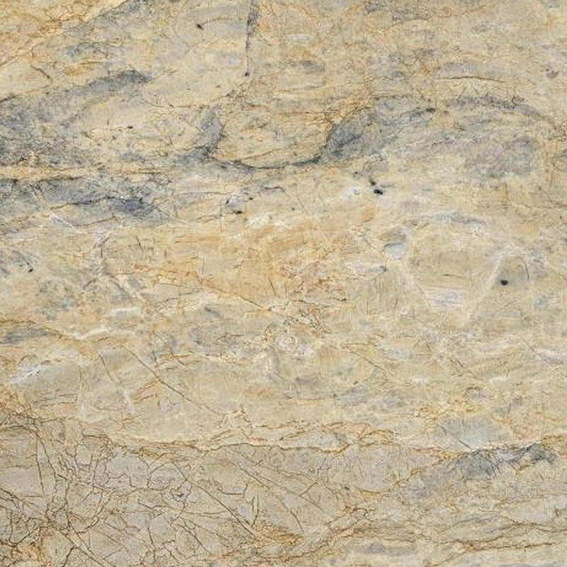 Quartzite Siena flise — varm beige og sandfarvet baggrund med gyldne og bløde brune jord-pigment årer