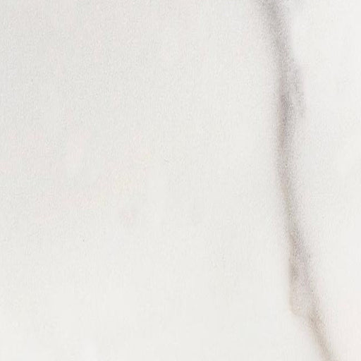 Bianco Ibiza marmorflise — cremet hvid baggrund med subtile beige og grå skygger