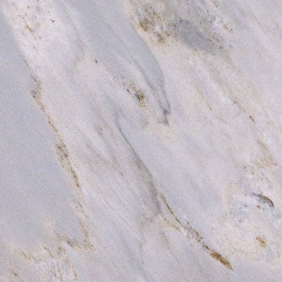 Palissandro Classico natursten flise — næsten hvid baggrund med bløde gyldenbrune og taupe-skygger som røg